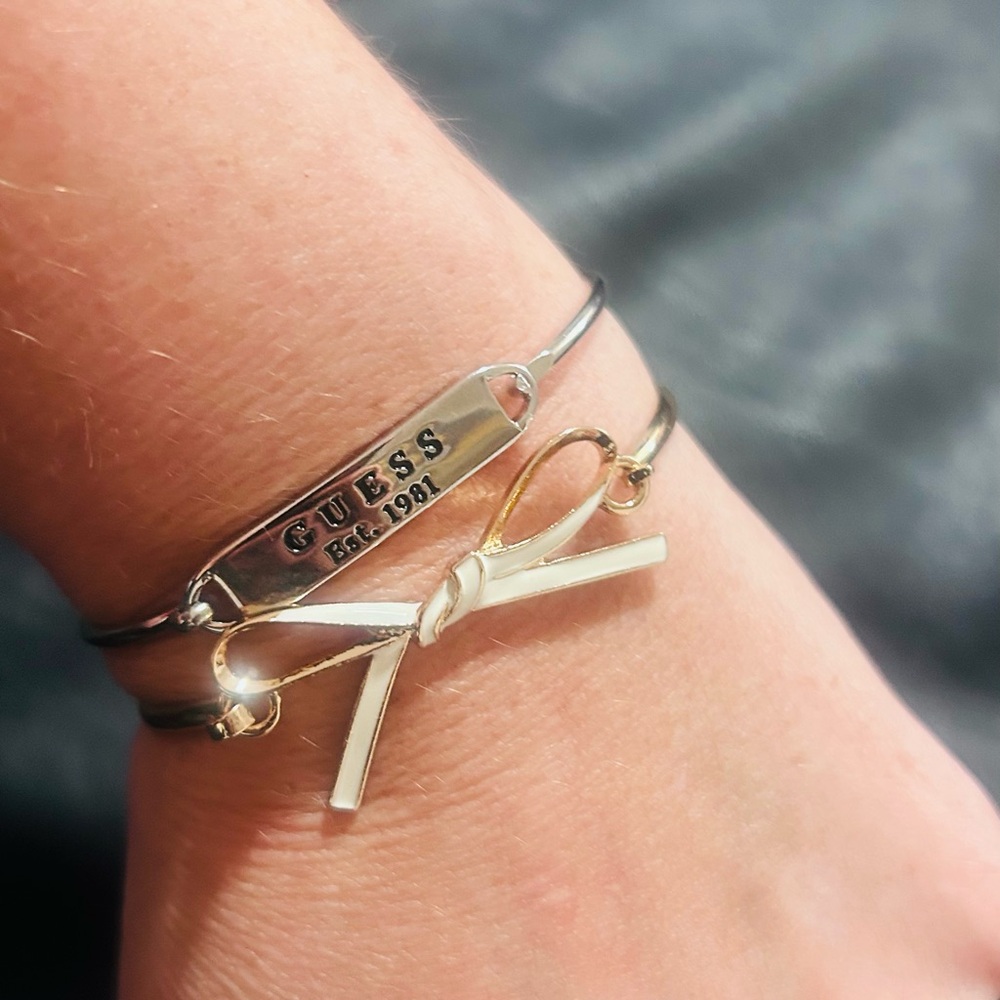 GUESS Two Tone Silver Gold Bracelet Bow Charm NWT Chic Luxe Jewelry